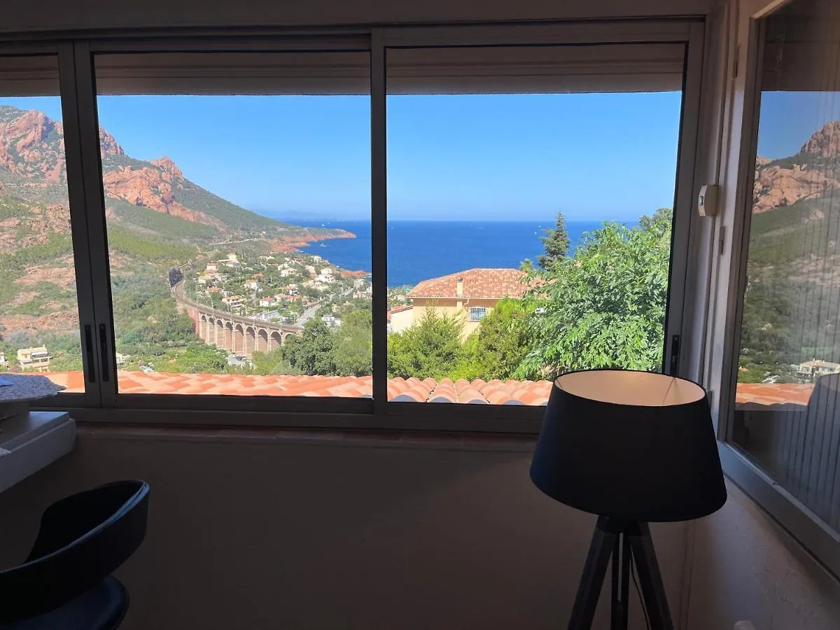 48 m2 climatisé vue mer terrasse 41m2 vue mer Antheor-Cap-Roux France